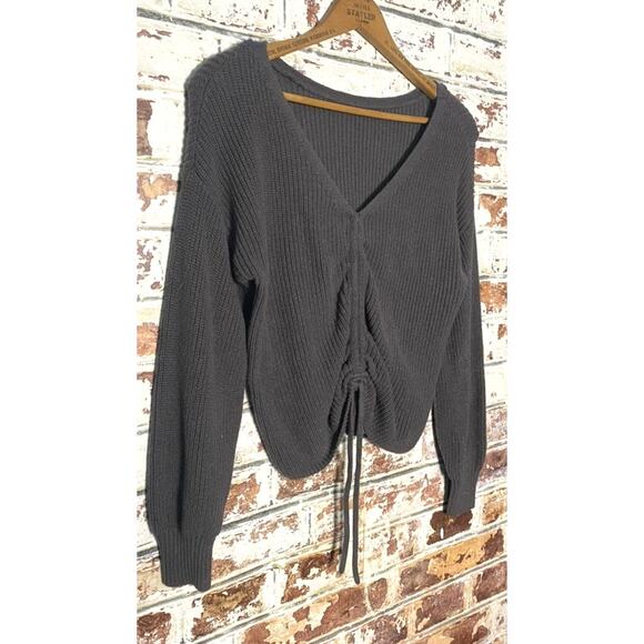 Hollister Reversible Cinch Front Cotton Blend Knit Sweater in Gray - Picture 5 of 11